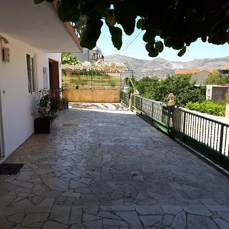 Luki Apartment Trogir